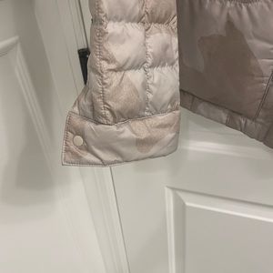 The North Face - women’s khaki lightweight down jacket. Size Medium